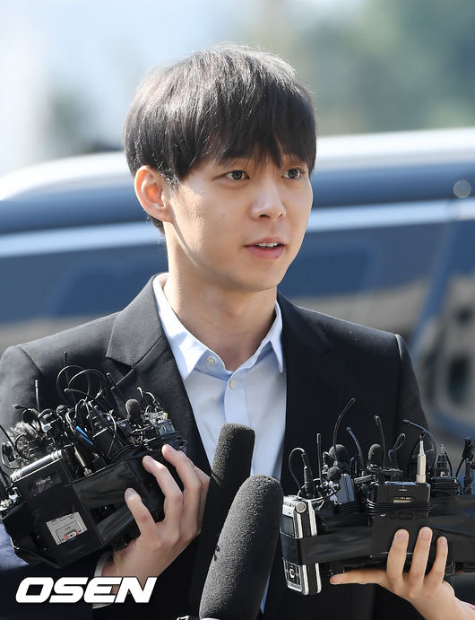 가수이자 배우 박유천이 경기남부지방경찰청 포토라인에 서서 짧게 입장을 밝히고 있다. /rumi@osen.co.kr