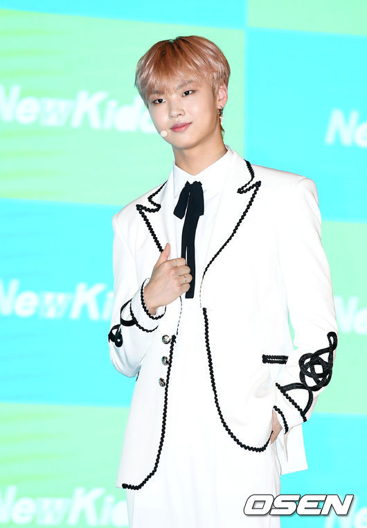 23일 오후 서울 중구 롯데피트인 동대문점에서 그룹 뉴키드 데뷔 앨범 'NEWKIDD' 발매기념 쇼케이스가 열렸다.그룹 뉴키드 윤민이 포토타임을 갖고 있다. /sunday@osen.co.kr