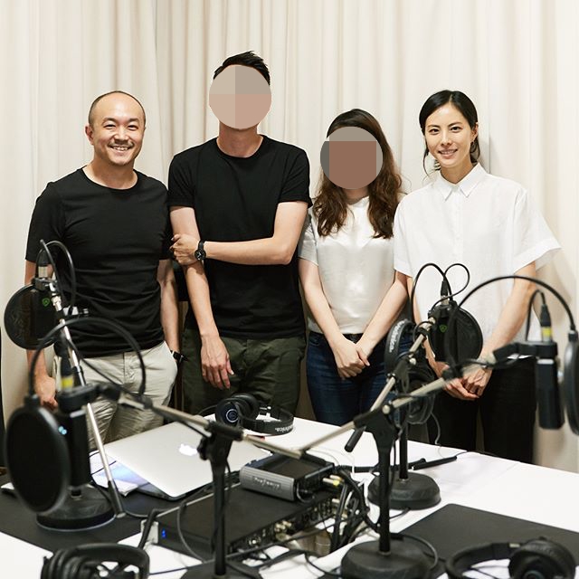 'B캐스트'에서 방송을 함께 진행 중인 박지윤과 조수용.
