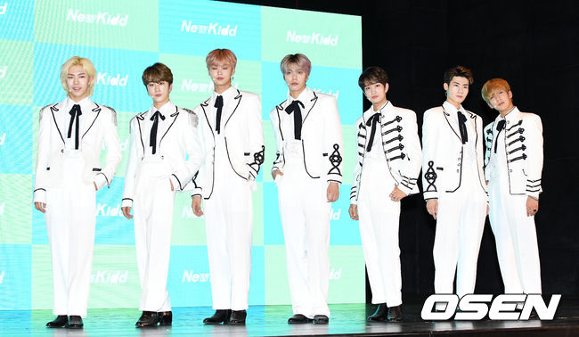 23일 오후 서울 중구 롯데피트인 동대문점에서 그룹 뉴키드 데뷔 앨범 'NEWKIDD' 발매기념 쇼케이스가 열렸다.그룹 뉴키드가 포토타임을 갖고 있다. /sunday@osen.co.kr