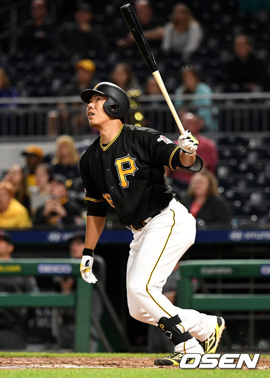 강정호가 9회말 대타로 나와 좌익수 플라이를 날리고 있다./dreamer.osen.co.kr