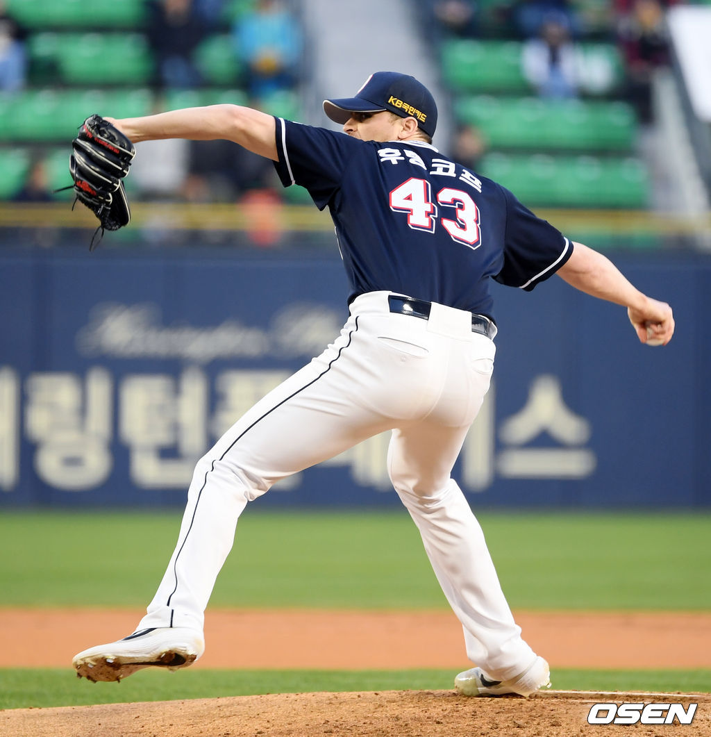 1회말 두산 선발투수 후랭코프가 역투하고 있다. / eastsea@osen.co.kr