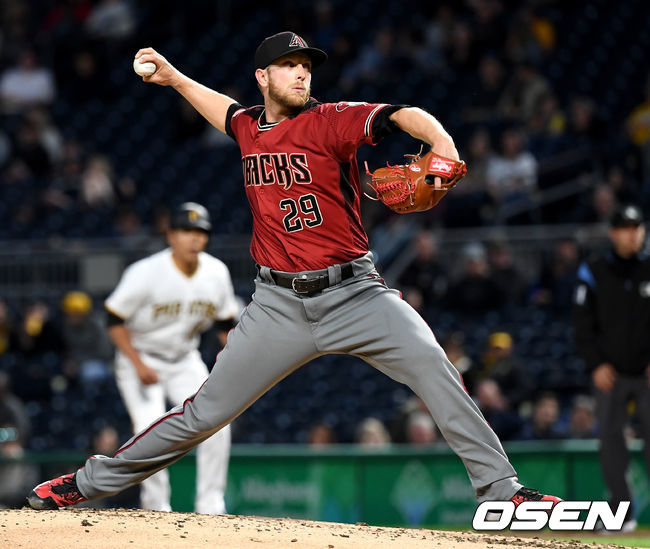 4회말 피츠버그 타선을 상대로 애리조나 선발 메릴 켈리가 힘차게 공을 뿌리고 있다. /dreamer@osen.co.kr