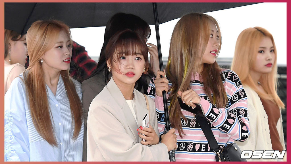 25일 오후 걸그룹 위키미키가 V앱의 베트남 유일 차트 프로그램 V HEARTBEAT 행사에 참석하기 위해 인천공항을 통해 베트남 호치민으로 출국했다.걸그룹 위키미키가 출국장으로 향하고 있다./sunday@osen.co.kr