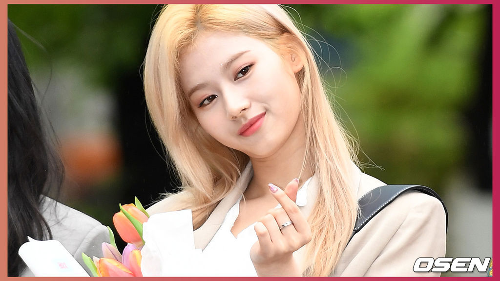 26일 오전 서울 여의도동 KBS 신관 공개홀에서 KBS 2TV '뮤직뱅크' 리허설이 진행됐다.걸그룹 트와이스 사나가 포즈를 취하고 있다. /sunday@osen.co.kr