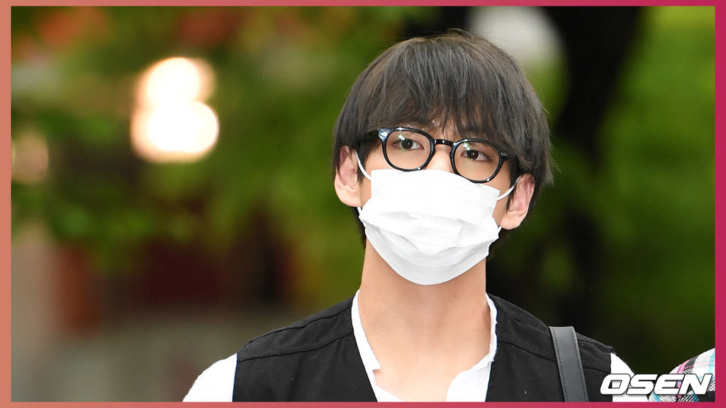 26일 오전 서울 여의도동 KBS 신관 공개홀에서 KBS 2TV '뮤직뱅크' 리허설이 진행됐다.그룹 방탄소년단 뷔가 포즈를 취하고 있다. /sunday@osen.co.kr