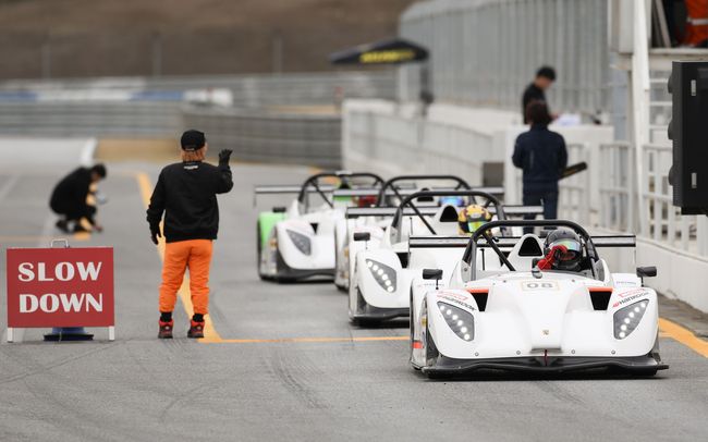 레디컬 컵 아시아 출전 차량들이  4월 9일 에버랜드 스피드웨이에서 진행된 슈퍼레이스 오피셜 테스트에 참가하고 있다.