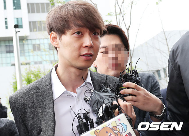 마약 투약 혐의를 받고 있는 박유천은 지난 23일 국립과학수사연구원(국과수) 감식 결과 체모에서 마약류 양성 반응이 나왔고 마약류 성분이 검출됐다는 것이 밝혀져 논란을 불러일으켰다.가수 겸 배우 박유천이 영장실질심사를 받기 위해 출석하고 있다. /sunday@oen.co.kr