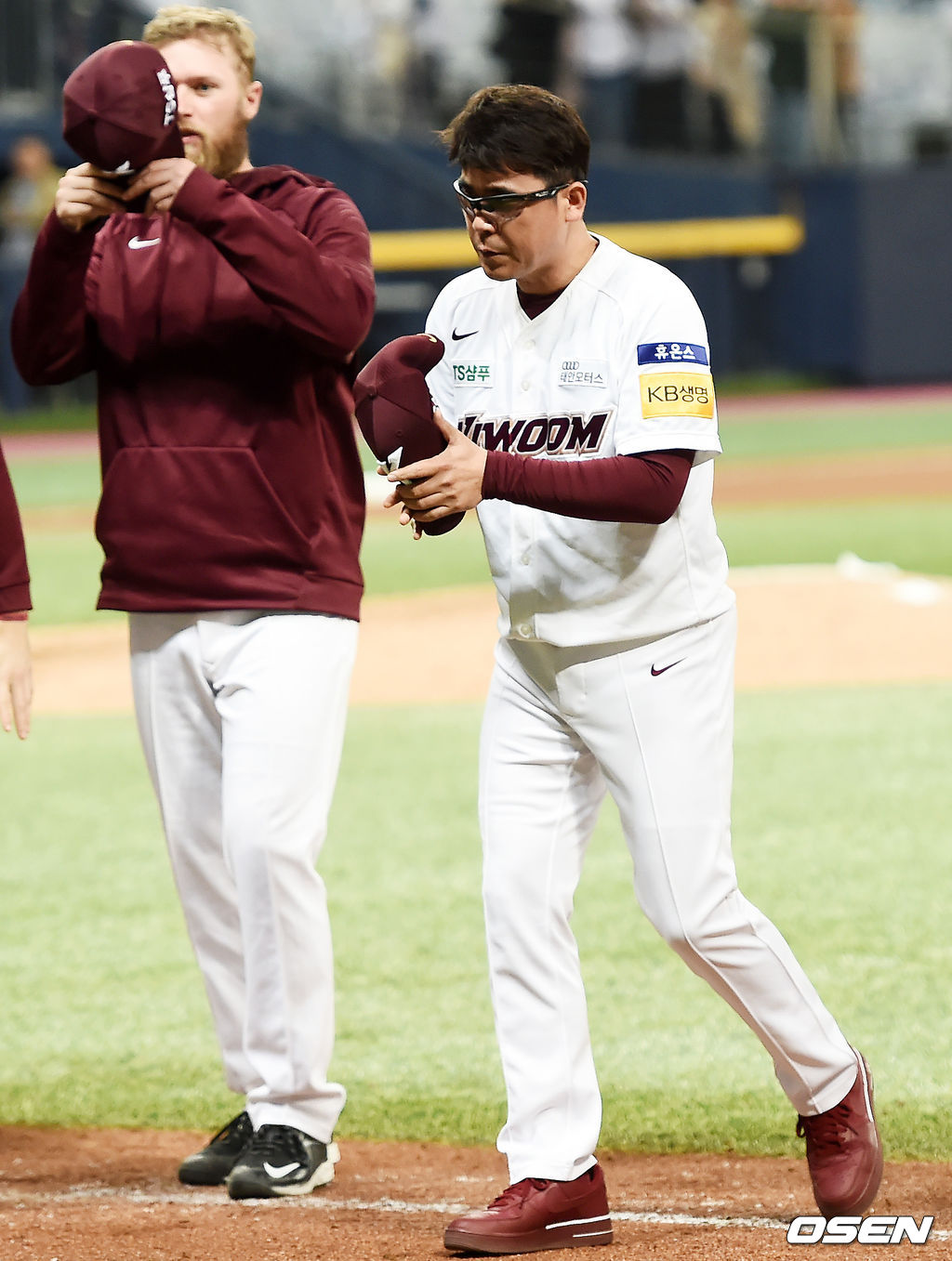 경기에서 승리한 키움 장정석 감독이 경기장을 나서고 있다. /pjmpp@osen.co.kr