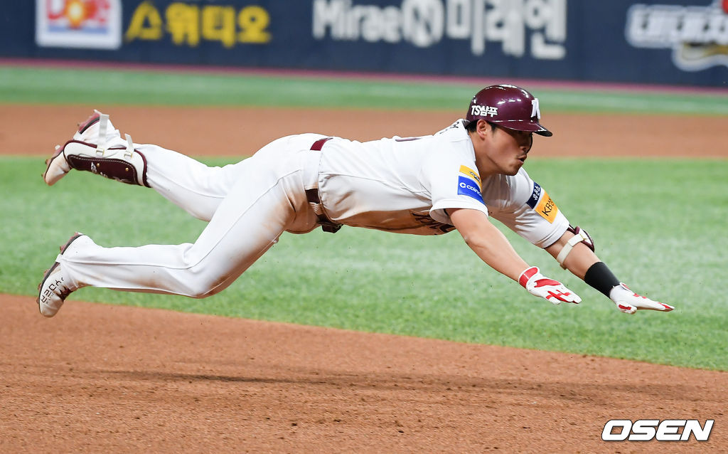 5회말 1사 만루 키움 이지영이 3타점 3루타를 날린뒤 슬라이딩을 하고 있다./   soul1014@osen.co.kr
