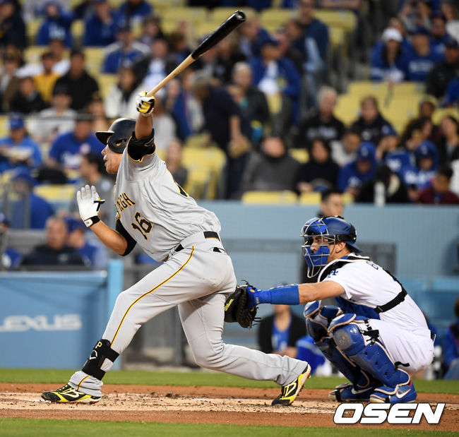 2회초 무사에서 피츠버그 강정호가 다저스 류현진과 첫 맞대결에서 삼진으로 물러나고 있다. /dreamer@osen.co.kr