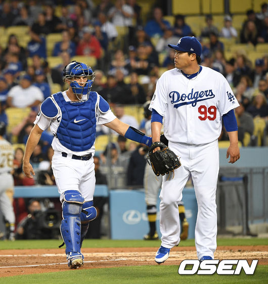 2회초 2사 1,3루에서 다저스 류현진이 피츠버그 아처를 3루땅볼로 처리하며 위기에서 탈출하고 있다. /dreamer@osen.co.kr
