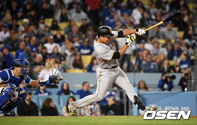 6회초 2사에서 피츠버그 강정호가 다저스 류현진을 상대로 좌전안타를 날리고 있다. /dreamer@osen.co.kr