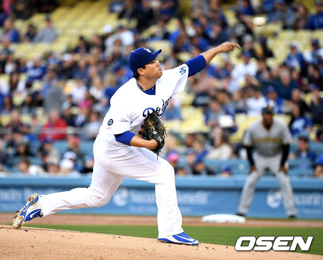 1회초 다저스 선발 류현진이 역투하고 있다. /dreamer@osen.co.kr