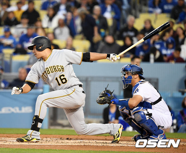 2회초 무사에서 피츠버그 강정호가 다저스 류현진과 첫 맞대결에서 삼진으로 물러나고 있다. /dreamer@osen.co.kr
