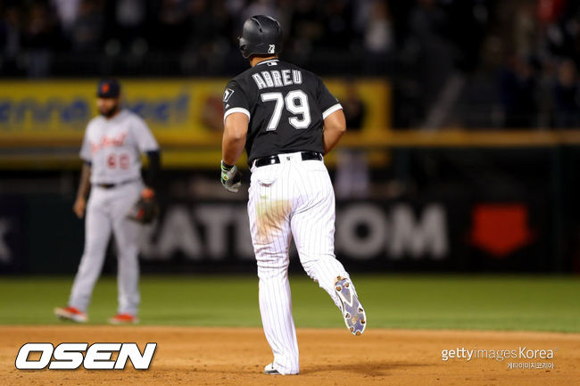 [사진] 홈런을 치고 베이스를 도는 호세 아브레우. ⓒGettyimages(무단전재 및 재배포 금지)
