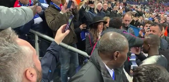 [사진] 네이마르-관중 다툼 SNS.