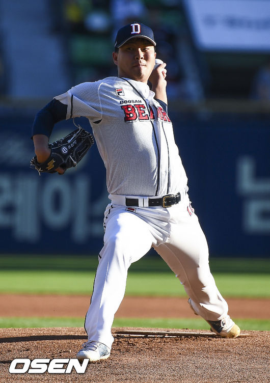 29일 오후 서울 잠실구장에서 진행된 '2018 신한은행 MY CAR KBO리그' 두산 베어스와 LG 트윈스의 경기, 1회초 두산 선발투수 이현호가 역투하고 있다.  / soul1014@osen.co.kr