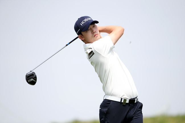 NS홈쇼핑 군산CC 전북오픈 최종라운드 6번홀에서 드라이버 샷을 날리고 있는 김비오. /KPGA 제공.