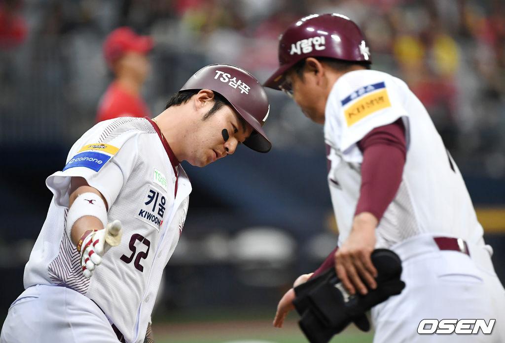 4회말 1사 키움 박병호가 솔로 홈런을 때린 뒤 베이스를 돌고 있다. / youngrae@osen.co.kr