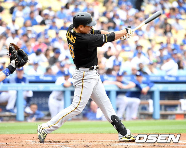 1회초 2사 2루 상황 피츠버그 강정호가 다저스 선발 리치 힐의 공에 헛스윙 삼진을 당하고 있다. /dreamer@osen.co.kr