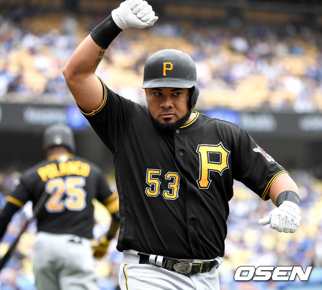 1회초 1사 주자없는 상황 피츠버그 멜키 카브레라가 선제 솔로포를 날린 뒤 홈을 밟고 기뻐하고 있다. /dreamer@osen.co.kr