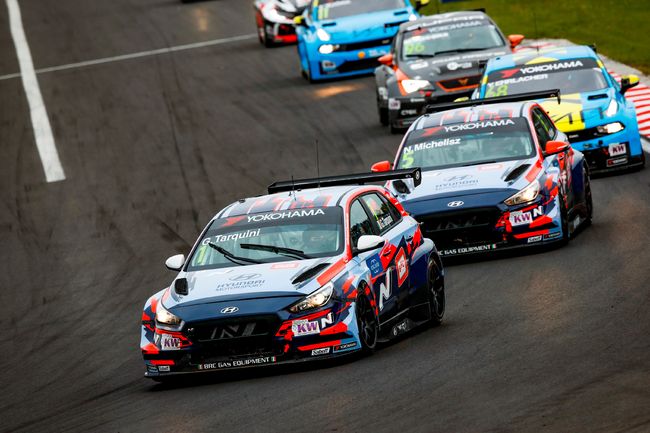 현대자동차 'i20 WRC' 랠리카가 '2019 월드랠리챔피언십' 5차 대회에서 역주하고 있다.