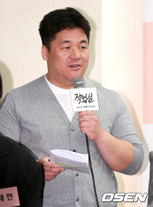 tvN 새 예능 ‘작업실’ 제작발표회가 29일 오후 서울 마포구 상암동 스탠포드호텔 그랜드볼룸에서 열렸다.  강궁 PD가 취재진 질문에 답하고 있다. /pjmpp@osen.co.kr