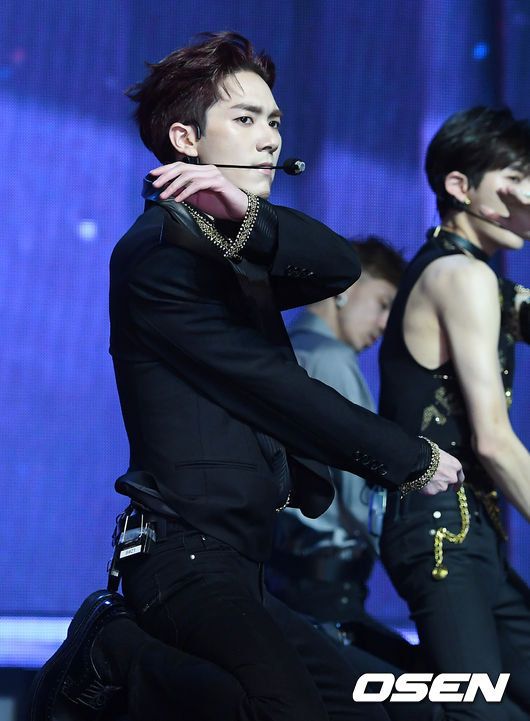 29일 오후 서울 용산구 블루스퀘어 아이마켓홀에서 그룹 뉴이스트의 새 앨범 ‘해필리 에버 애프터(Happily Ever After)’발매기념 쇼케이스가 열렸다. 3년 만에 완전체로 돌아온 뉴이스트의 새 앨범 타이틀곡은 ‘벳벳(BET BET)’으로, 한층 성숙해진 멤버들의 파워풀한 퍼포먼스와 섹시미를 담아냈다.