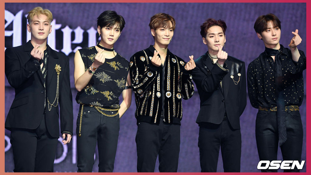 29일 오후 서울 용산구 블루스퀘어 아이마켓홀에서 그룹 뉴이스트의 새 앨범 ‘해필리 에버 애프터(Happily Ever After)’발매기념 쇼케이스가 열렸다. 3년 만에 완전체로 돌아온 뉴이스트의 새 앨범 타이틀곡은 ‘벳벳(BET BET)’으로, 한층 성숙해진 멤버들의 파워풀한 퍼포먼스와 섹시미를 담아냈다.뉴이스트가 무대 위에서 포토타임을 갖고 있다./rumi@osen.co.kr