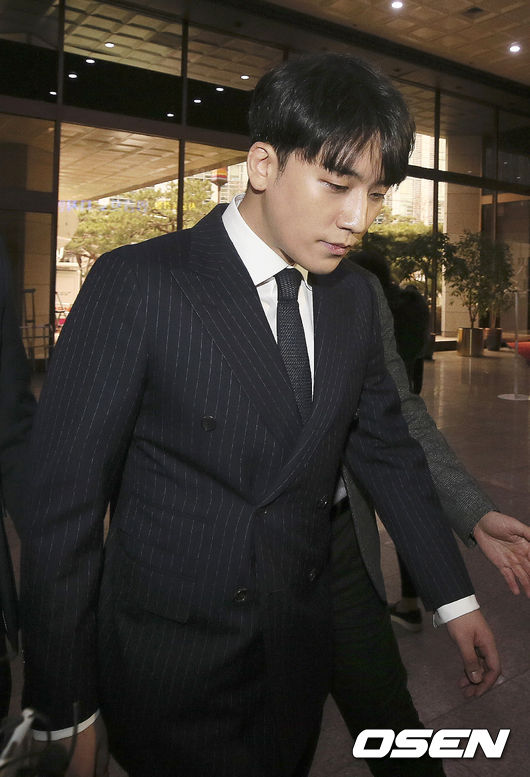 14일 오후 성접대 의혹이 불거진 빅뱅 멤버 승리가 서울지방경찰청 광역수사대에 피의자 신분으로 출석했다.빅뱅 전 멤버 승리가 출석하고 있다./sunday@osen.co.kr