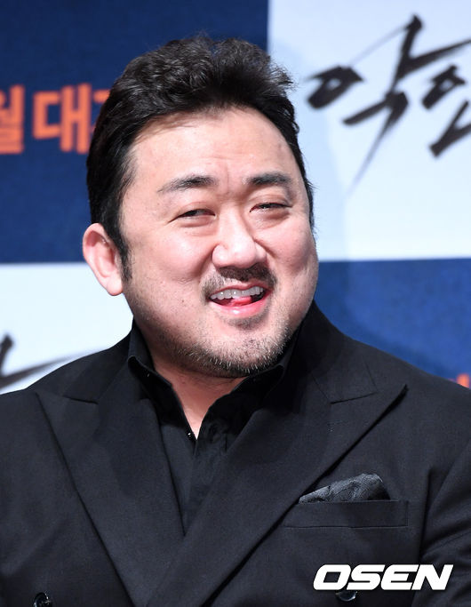 4월 9일 오후 서울 압구정 CGV에서 영화 ‘악인전’ 제작보고회가 열렸다. ‘악인전’은 우연히 연쇄살인마의 표적이 되었다 살아난 조직폭력배 보스와 범인잡기에 혈안이 된 강력반 미친개, 타협할 수 없는 두 사람이 손잡고 놈을 쫓으며 벌어지는 범죄 액션 영화다. 배우 마동석이 간담회를 하고 있다./ jpnews@osen.co.kr