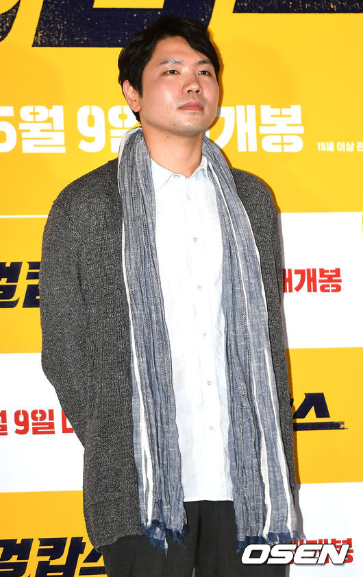 영화 ‘걸캅스’ 언론배급 시사회가 30일 오후 서울 용산구 이촌동 CGV 용산아이파크몰에서 열렸다. 감독이 포토타임을 갖고 있다. /pjmpp@osen.co.kr