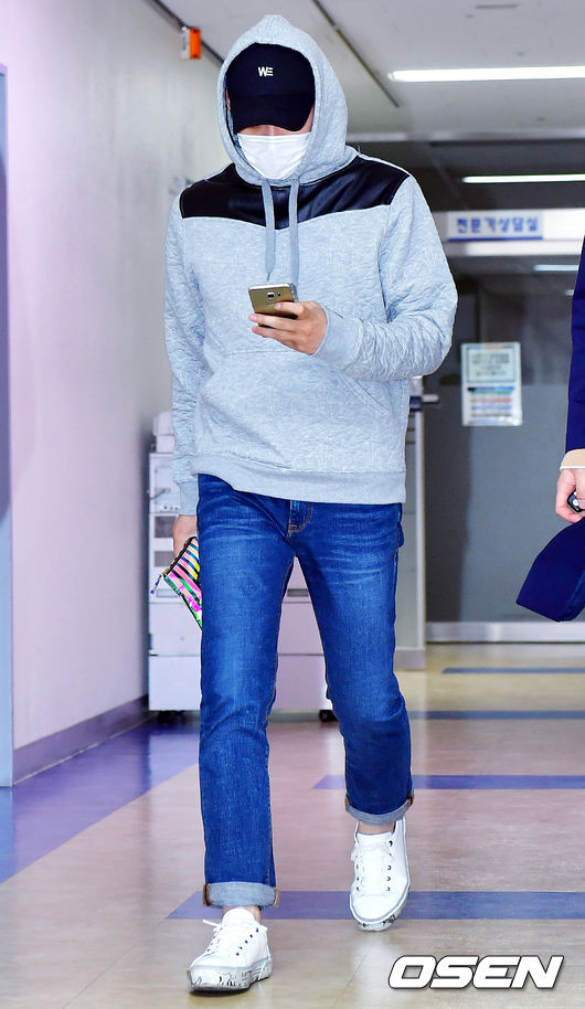 올 가을 결혼 소식을 전한 배우 박유천이 13일 오후 서울 강남구청에서 사회복무요원 근무를 마친 후 퇴근하고 있다. / eastsea@osen.co.kr