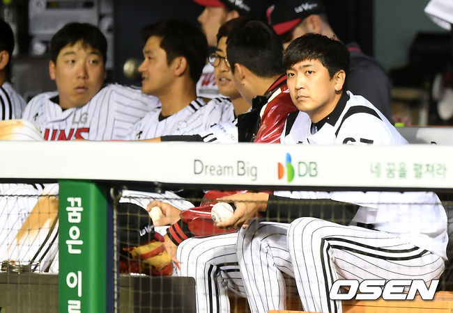 LG 투수 심수창이 경기를 바라보고 있다. /pjmpp@osen.co.kr