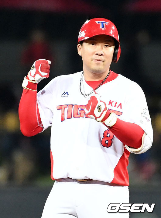 KIA 타이거즈 안치홍이 지난 4월 30일 광주 삼성전에서 그램드 슬램을 터트렸다. /sunday@osen.co.kr