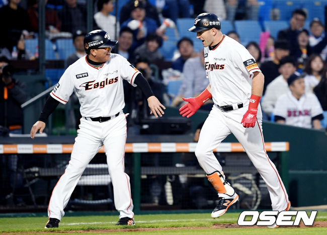 3회말 2사 한화 호잉이 솔로홈런을 쏘아올린 후 그라운드를 돌고 있다. / eastsea@osen.co.kr