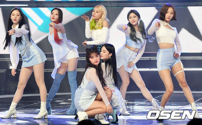 10일 오후 경기도 고양시 일산 MBC드림센터에서 MBC 뮤직 ‘쇼! 챔피언(Show Champion)' 생방송이 진행됐다.모모랜드가 멋진 무대를 선보이고 있다. /pjmpp@osen.co.kr