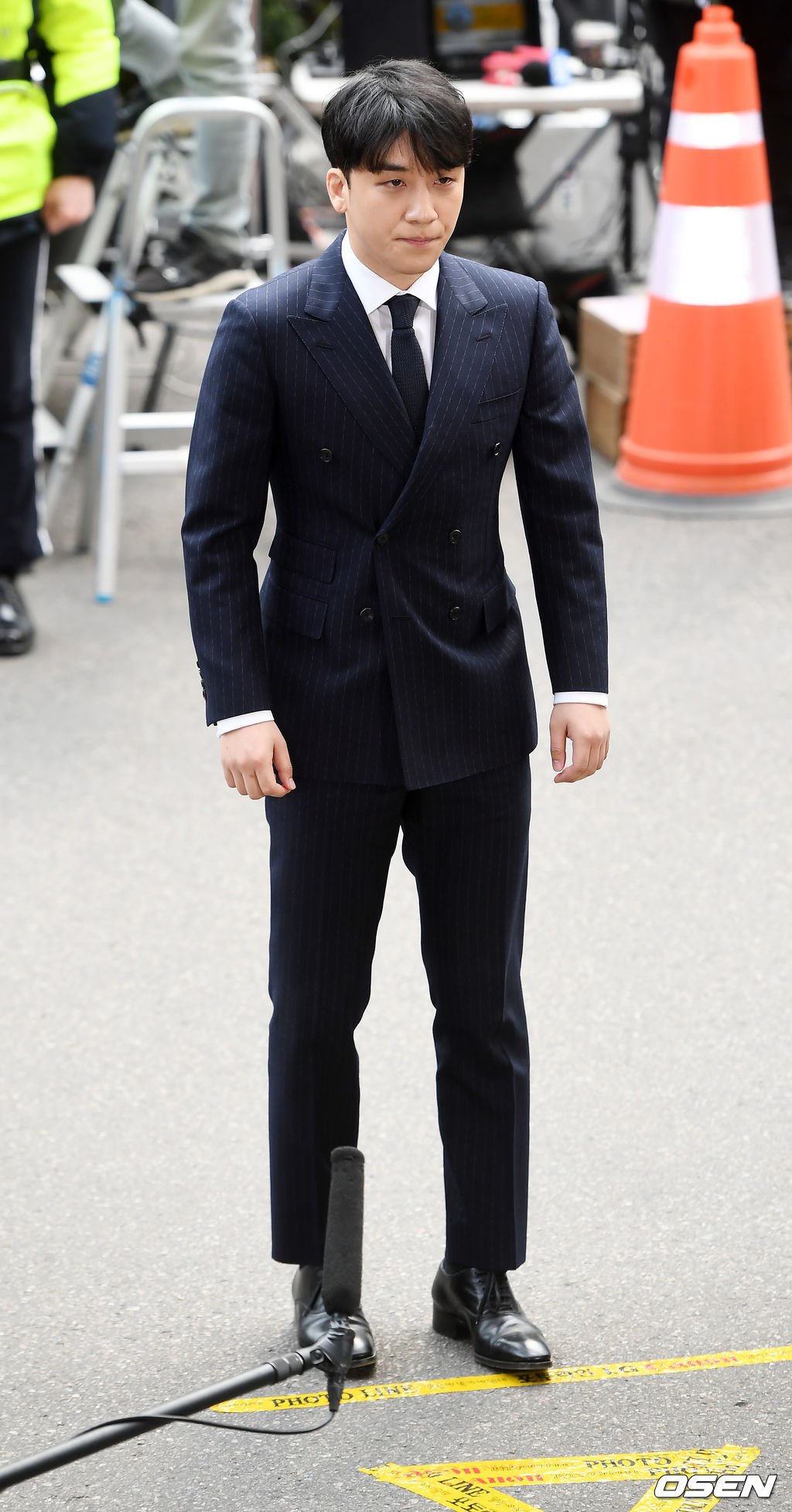 이 날 서울 강남 클럽 '버닝썬' 파문 속 해외 투자자 성접대 의혹을 받고 있는 빅뱅 승리와 승리 및 여러 연예인 등과 카카오톡 대화방에 성관계 영상을 불법 촬영 유포한 혐의를 받고 있는 가수 정준영, 승리와 사업파트너인 유리홀딩스 유 모 대표가 경찰에 출석에 조사를 받는다. / rumi@osen.co.kr