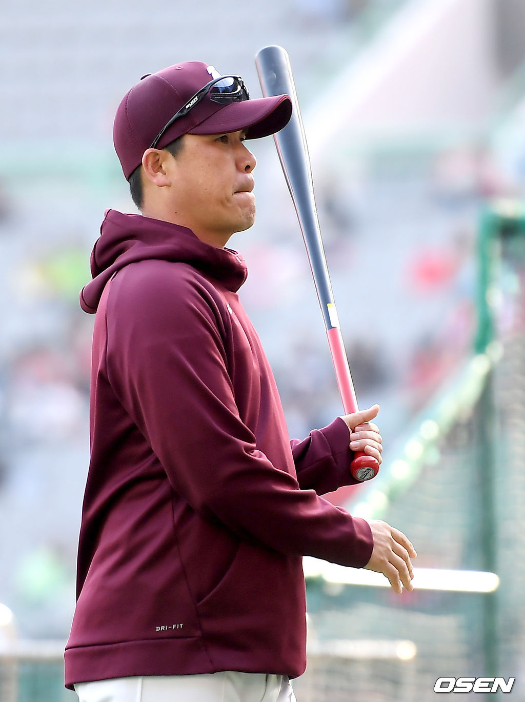 1일 오후 인천 SK행복드림구장에서 '2019 신한은행 MY CAR KBO리그' SK 와이번스와 키움 히어로즈가 경기가 열린다.키움 장정석 감독이 선수들을 바라보며 생각에 잠겨 있다. /pjmpp@osen.co.kr