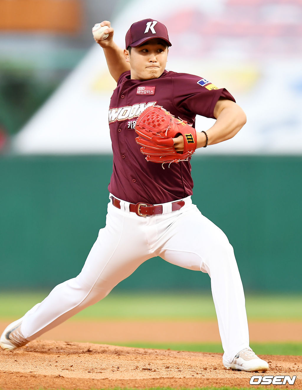 키움 선발투수 최원태가 역투하고 있다. /pjmpp@osen.co.kr