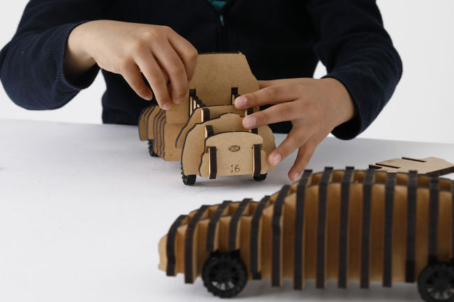 현대모터스튜디오 자동차 에듀테인먼트 프로그램 ‘키즈워크샵’ 프로그램 ‘넥쏘 퍼즐 자동차 만들기’.