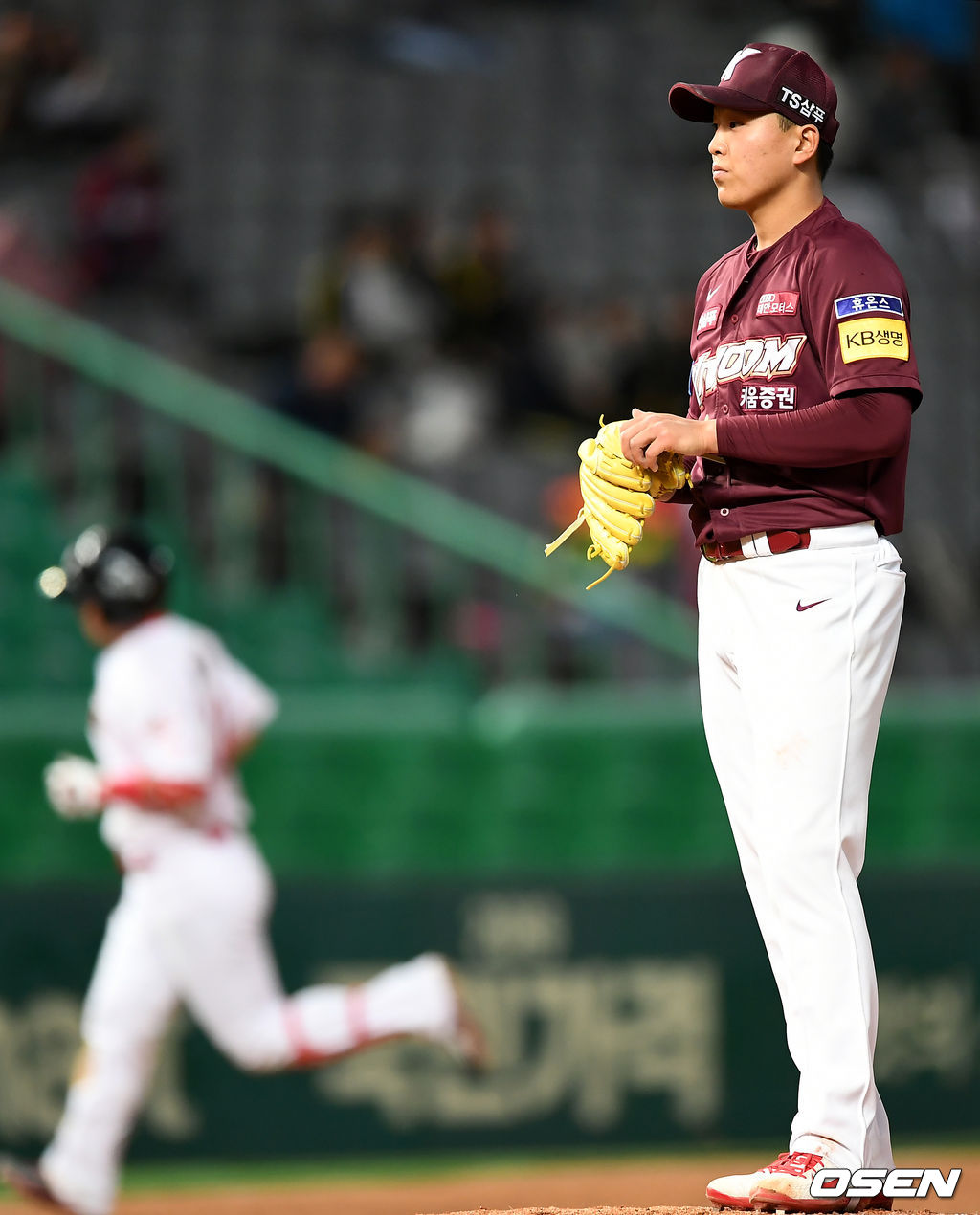 4회말 1사 만루 SK 최정이 만루 홈런을 허용한 키움 선발 이승호가 허탈한 표정을 짓고 있다. /pjmpp@osen.co.kr