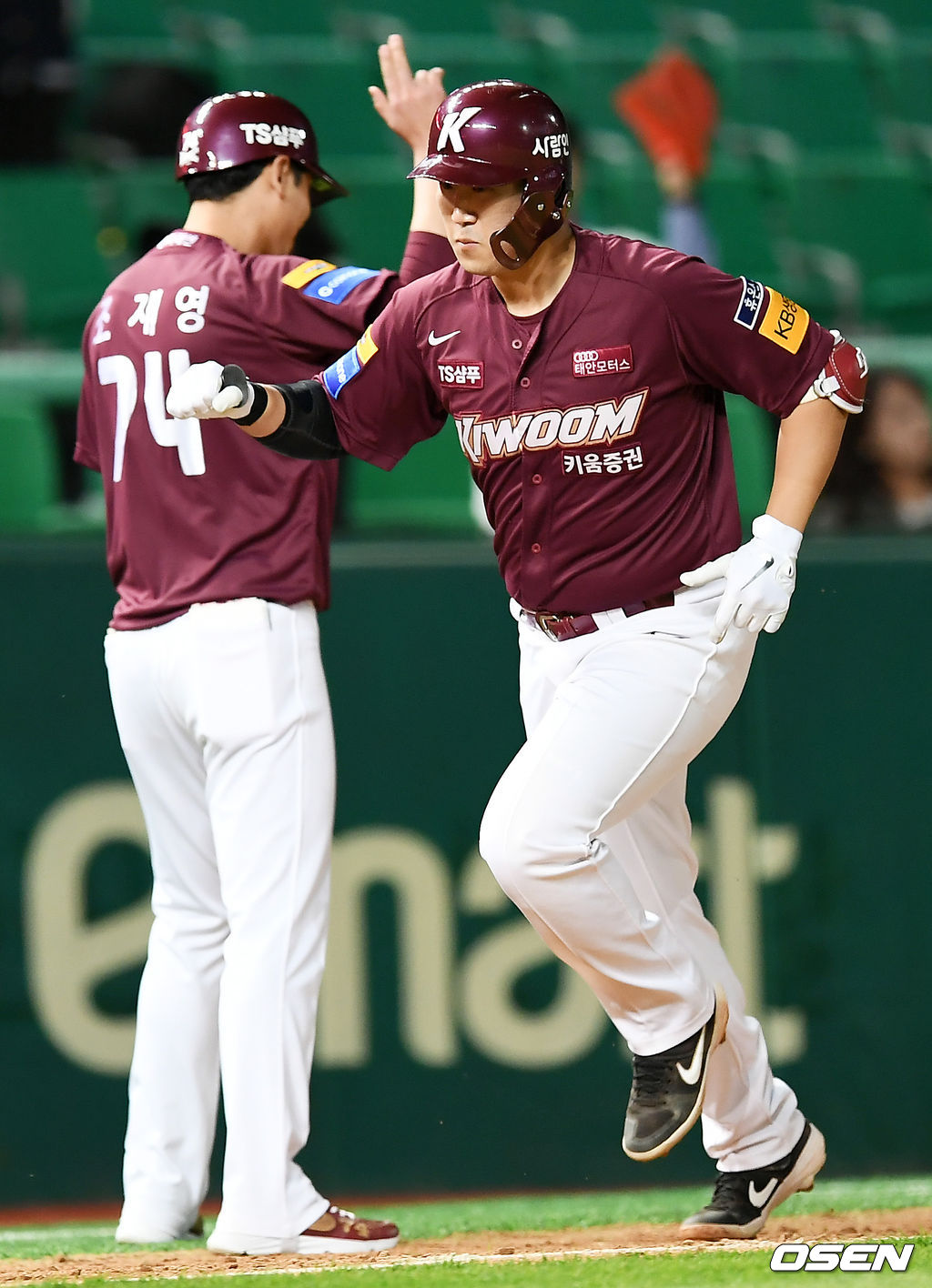 5회초 1사 1루 키움 장영석이 2점 홈런을 날린 뒤 그라운드 돌고 있다. /pjmpp@osen.co.kr