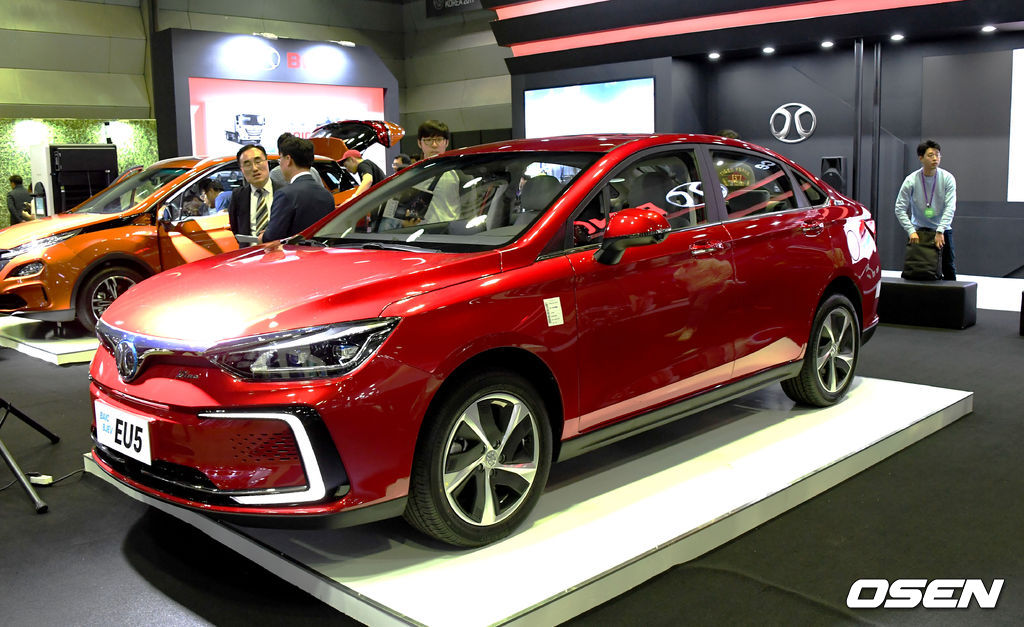 북경자동차의 전기 중형 세단 ‘EU5’.  