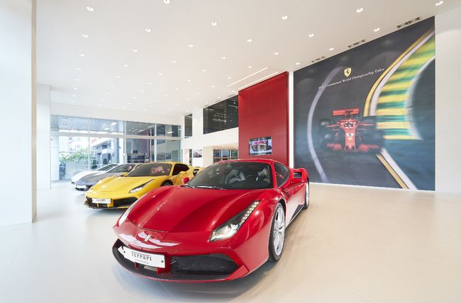 서울 페라리 공식 인증 중고차 전시장.