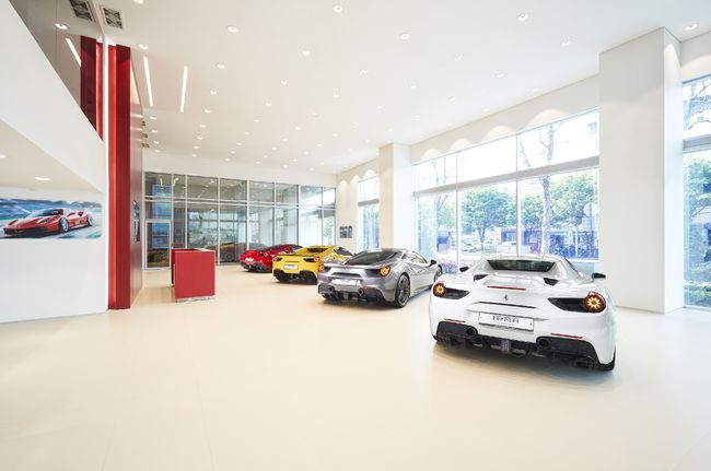 서울 페라리 공식 인증 중고차 전시장.
