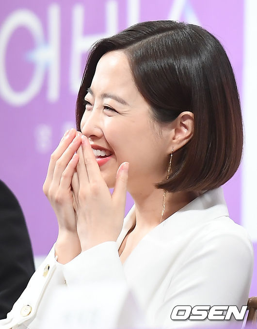 3일 오후 서울 강남구 임피리얼 팰리스 서울에서 tvN 월화극 '어비스' 제작발표회가 진행됐다. 배우 박보영이 포토타임을 갖고 있다. / youngrae@osen.co.kr