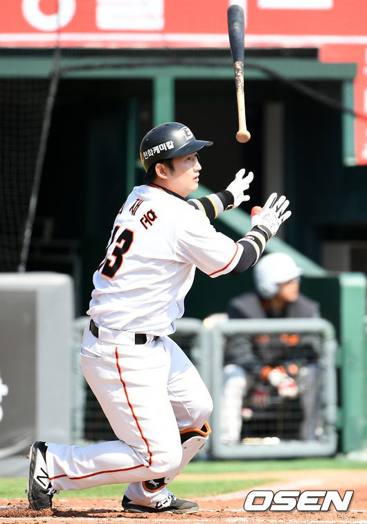 3회말 무사 1루 한화 최재훈이 1타점 2루타를 날리고 있다.  /pjmpp@osen.co.kr
