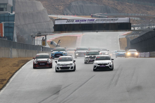 넥센스피드레이싱 경주 장면.